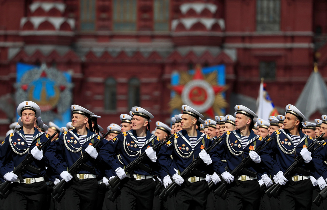 Diễu binh Ngày Chiến thắng ở hàng chục thành phố của Nga - Ảnh 5.
