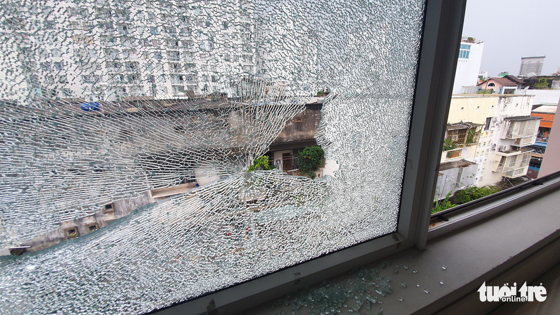 Một căn nhà ở phường Tân Định nghi bị bắn súng nhiều lần - Ảnh 5.
