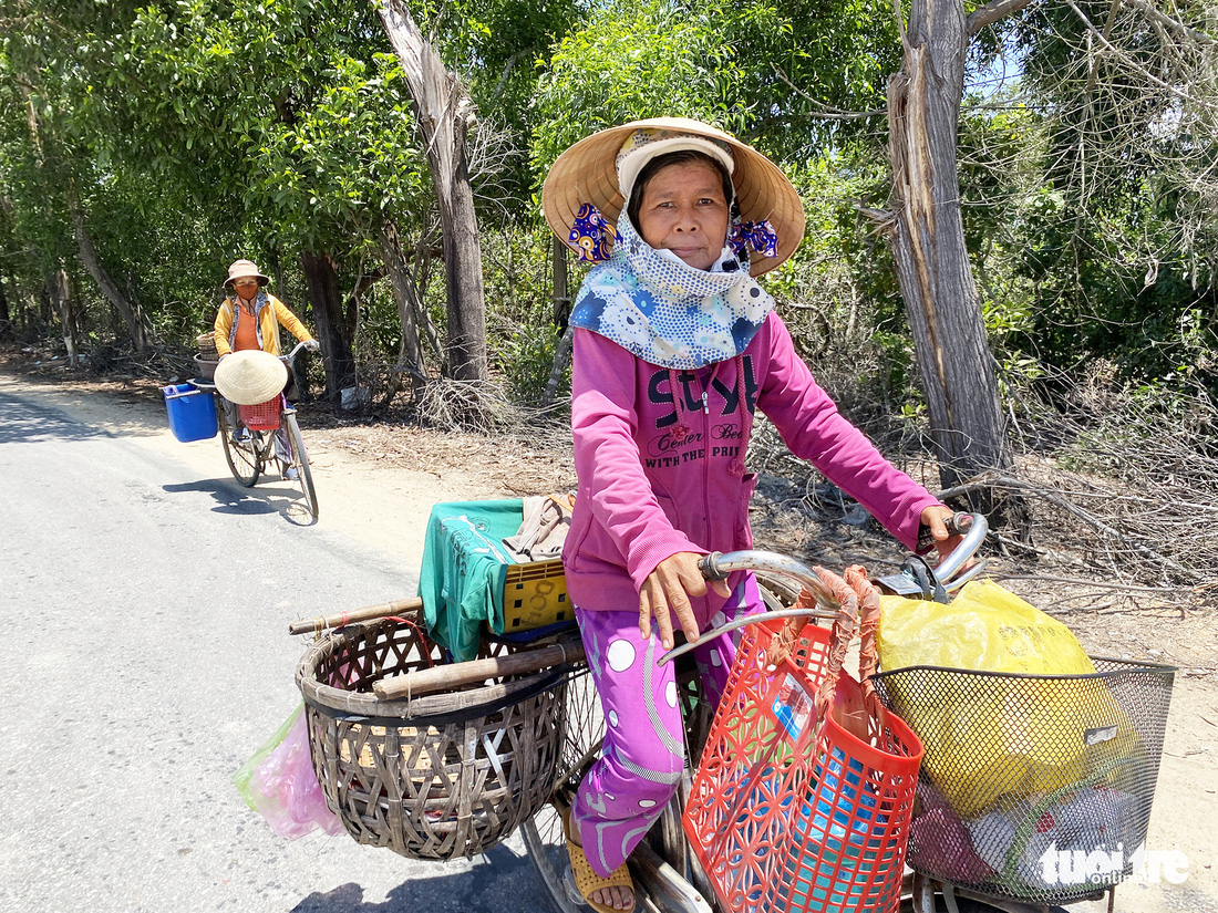 Người miền Trung trân mình dưới nắng nóng kinh hoàng - Ảnh 4.