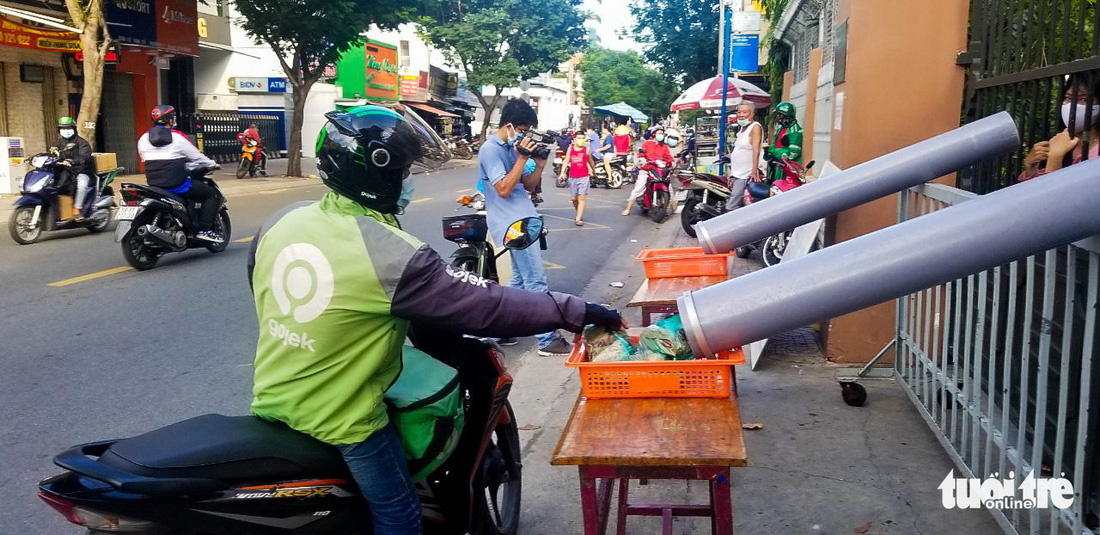 ATM lướt ống hỗ trợ người nghèo - Ảnh 7.