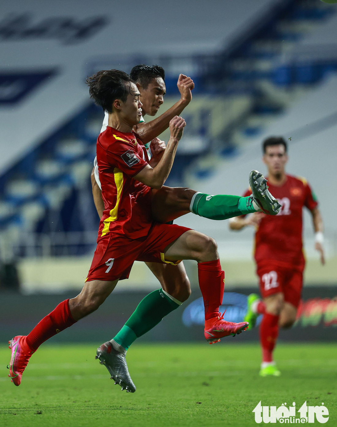 Những pha bóng triệt hạ xấu xí của tuyển Indonesia nhắm vào tuyển thủ Việt Nam - Ảnh 9.