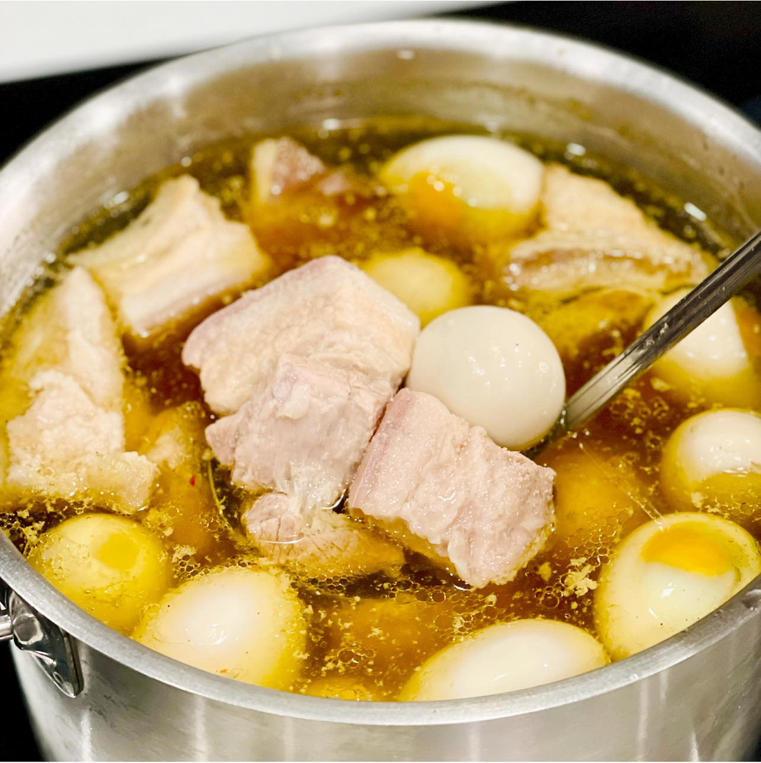 Đầu bếp Võ Quốc rủ người Sài Gòn nấu nướng để ăn ngon mà vui ngày giãn cách - Ảnh 3.