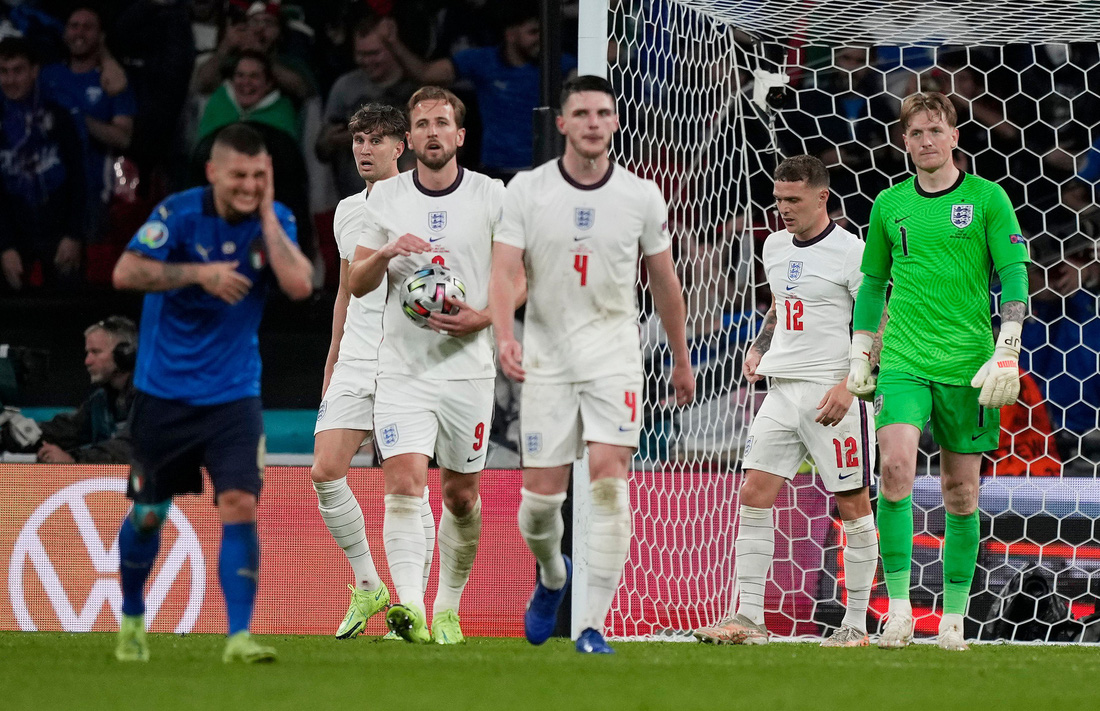Những khoảnh khắc định đoạt trận chung kết Euro 2020 - Ảnh 13.