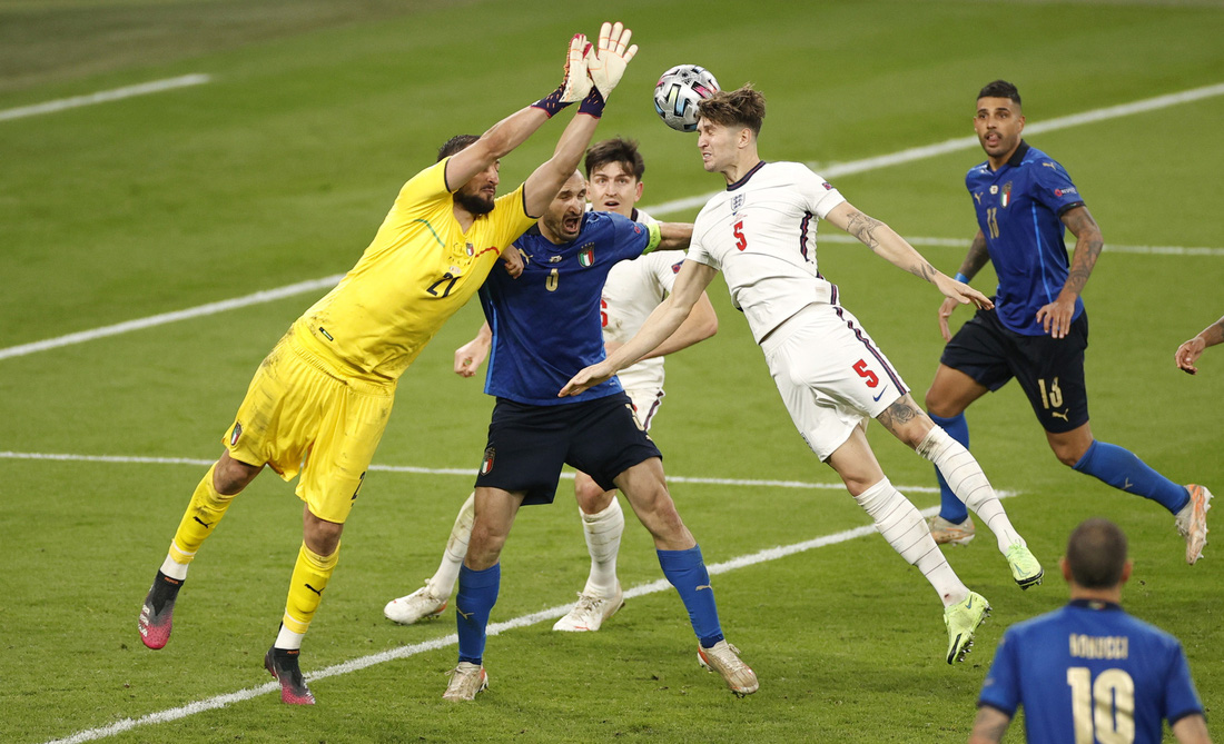 Những khoảnh khắc định đoạt trận chung kết Euro 2020 - Ảnh 14.