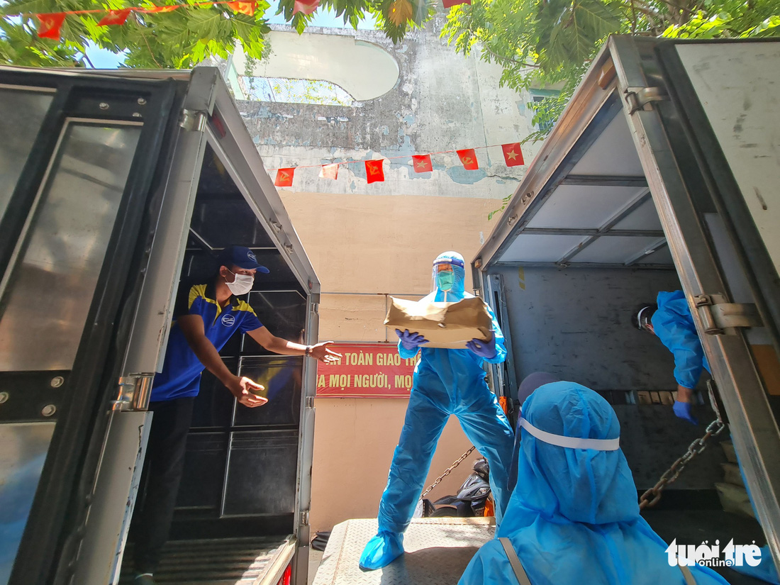 Nhận cá gửi từ Đà Nẵng, người dân bị phong tỏa ở TP.HCM ‘khắc ghi mãi ân tình - Ảnh 2.