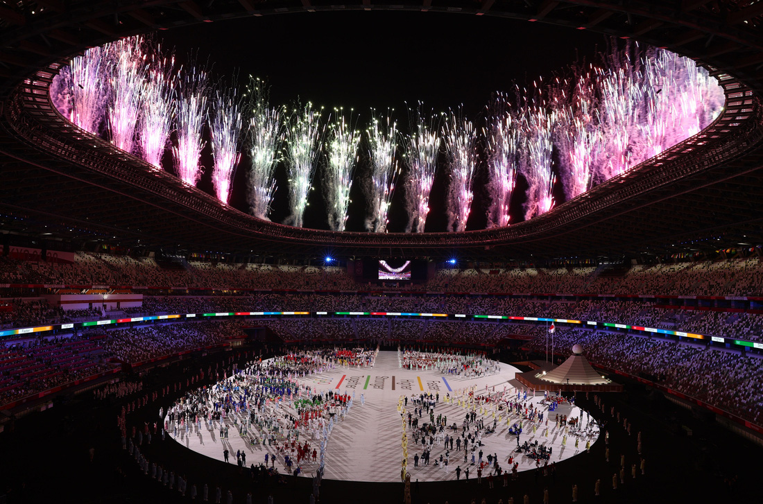 Đài lửa đã được thắp sáng, Olympic 2020 chính thức khai mạc - Ảnh 14.