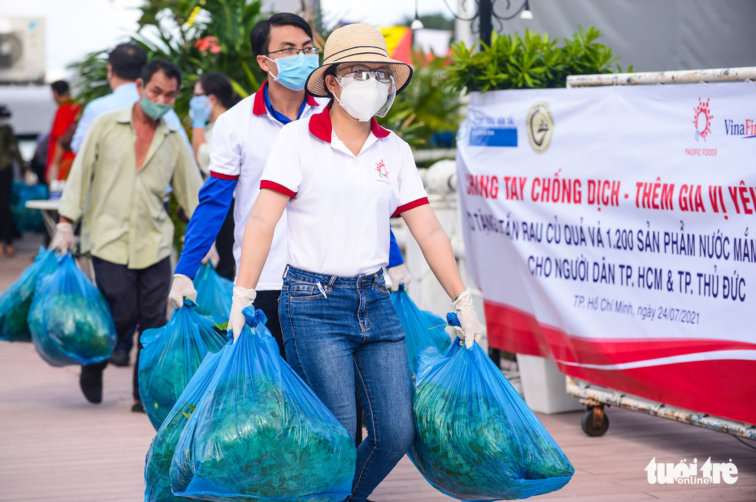 Tàu cao tốc chở rau 0 đồng từ miền Tây cập bến Bạch Đằng - Ảnh 5.