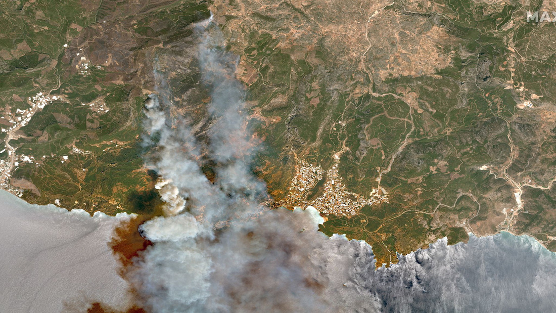 Ảnh cháy rừng ngùn ngụt tàn phá miền nam Thổ Nhĩ Kỳ - Ảnh 3.