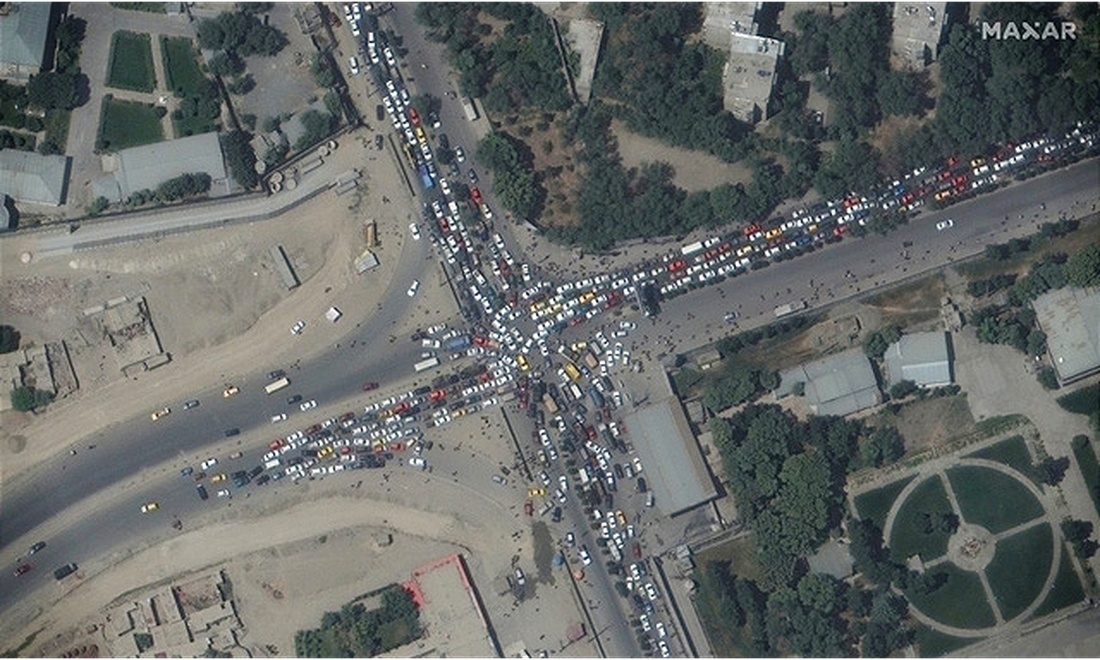 Cuộc di tản ở Kabul nhìn từ ảnh vệ tinh - Ảnh 5.
