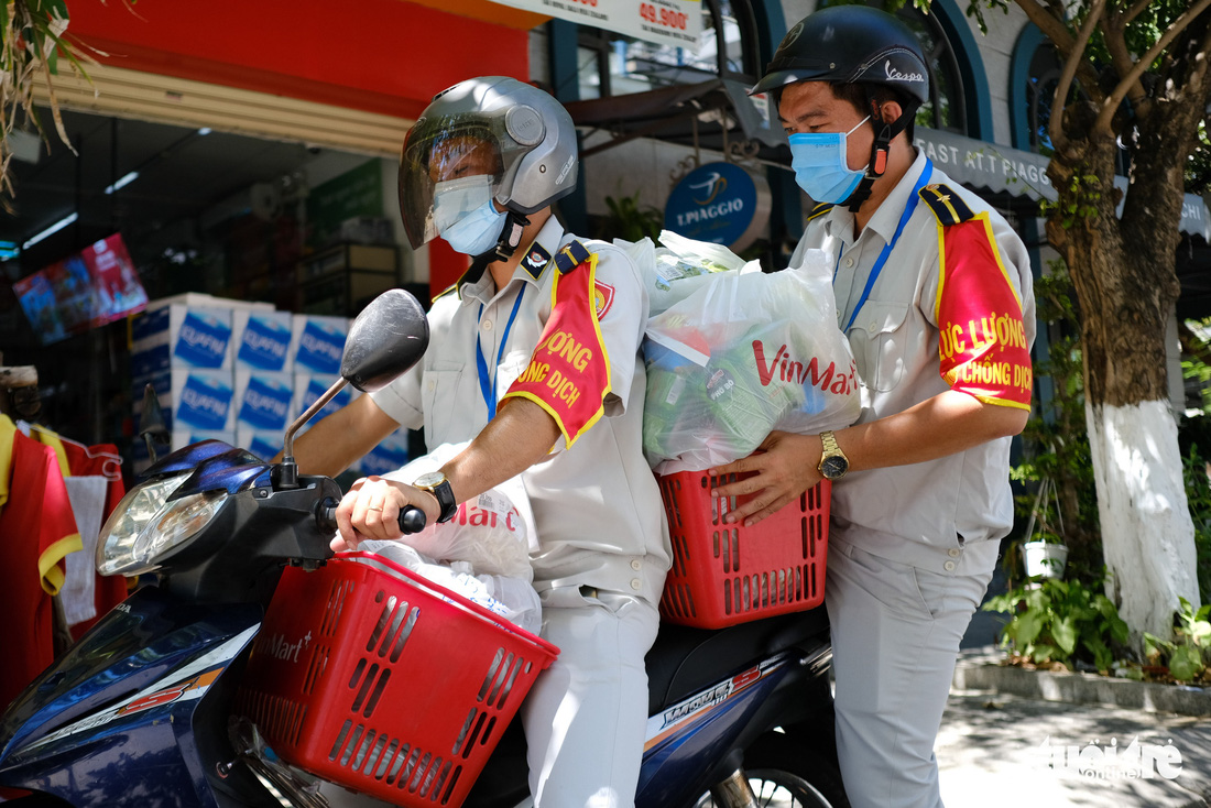 Đà Nẵng ngày thứ 3 phong tỏa, dân chấp hành nghiêm ở nhà, đường phố vắng lặng - Ảnh 3.