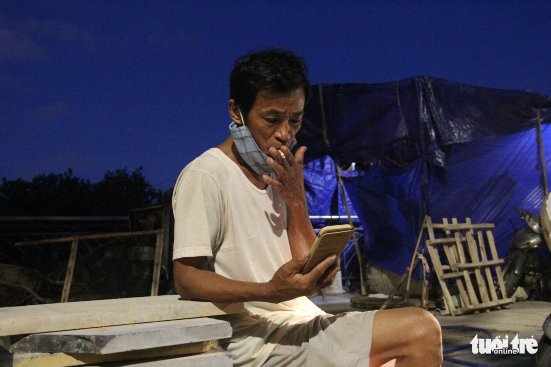 10 ngày ở yên trong lán trại 4m2 của 3 công nhân Đà Nẵng - Ảnh 13.