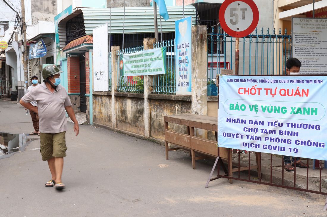 TP.HCM: Xét nghiệm nhanh vùng nguy cơ cao, phát hiện nhiều ca nghi nhiễm - Ảnh 9.