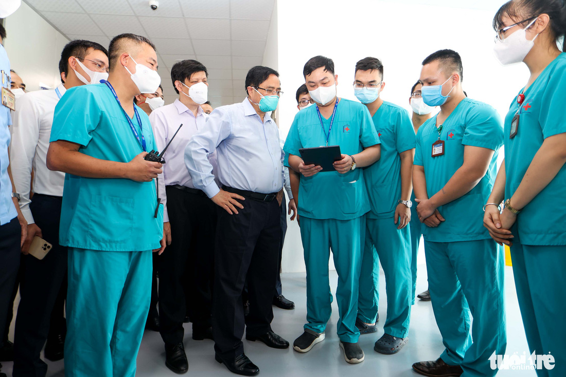 Thủ tướng Phạm Minh Chính thị sát bệnh viện dã chiến tuyến cuối điều trị COVID-19 tại miền Bắc - Ảnh 4.