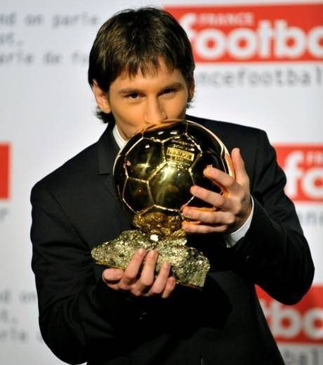 Sự nghiệp của Messi tại Barca qua ảnh - Ảnh 7.