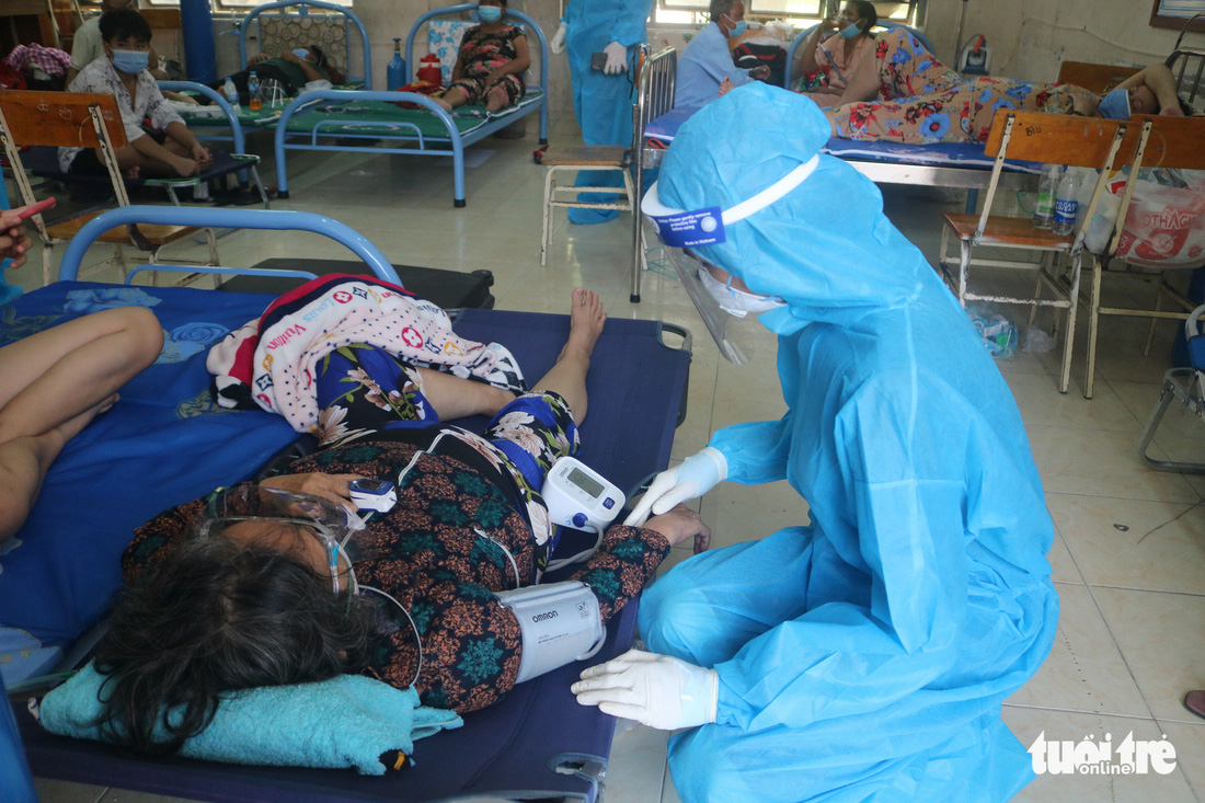 ‘Bệnh viện dã chiến tuyến huyện’ ở TP.HCM chữa khỏi cả ngàn F0 - Ảnh 7.