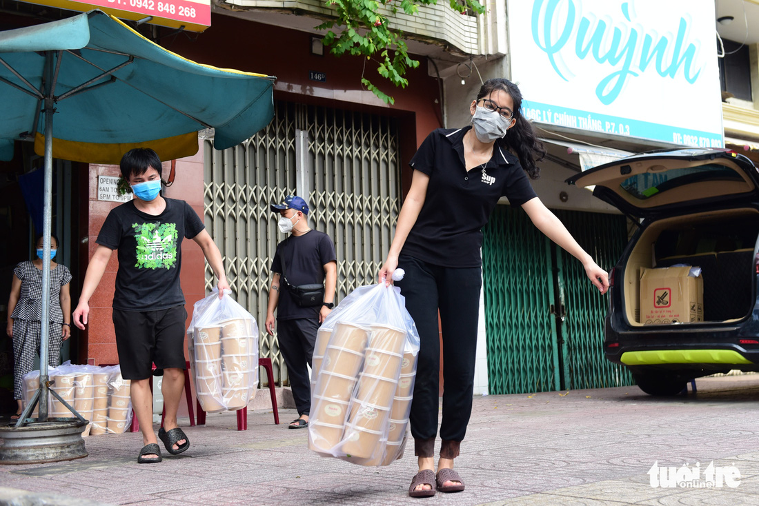 Phở ngon chất chứa yêu thương tiếp sức tại bệnh viện dã chiến - Ảnh 14.