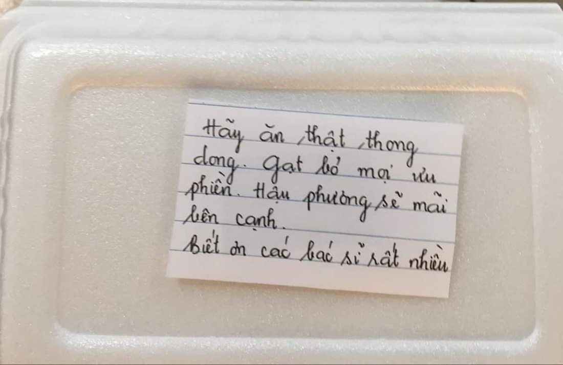 Chúng tôi gọi đó là những hộp cơm ẤM, thành phố sẽ bình yên trở lại! - Ảnh 3.