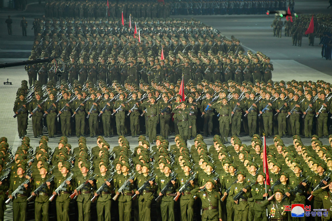 Lực lượng chống dịch xuất hiện trong duyệt binh mừng Quốc khánh Triều Tiên - Ảnh 6.