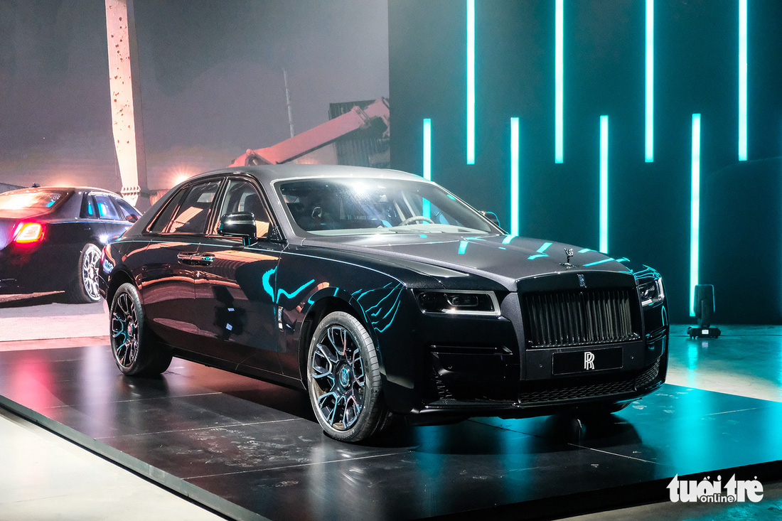 Rolls-Royce Ghost Black Badge thế hệ mới giá từ 33,7 tỉ đồng - sedan đắt thứ 2 Việt Nam - Ảnh 1.