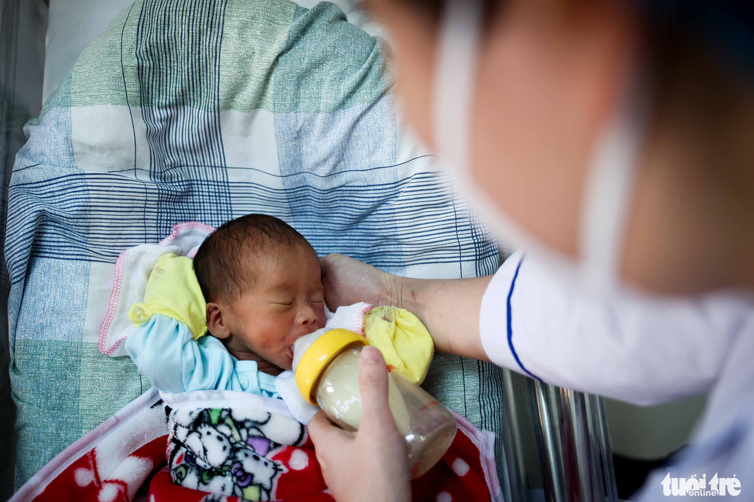 Phía trong thành trì cuối cùng điều trị COVID-19: Một cuộc đời khép lại, một mầm sống đâm chồi - Ảnh 24.