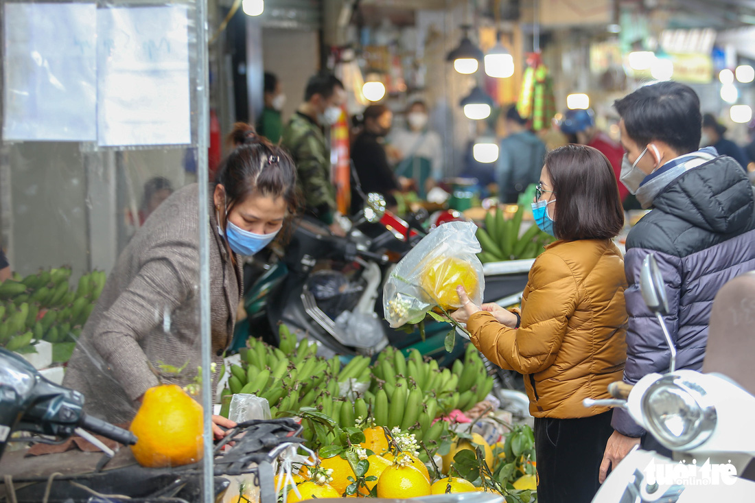 Cuối năm đi sắm Tết xưa ở Hà thành - Ảnh 10.