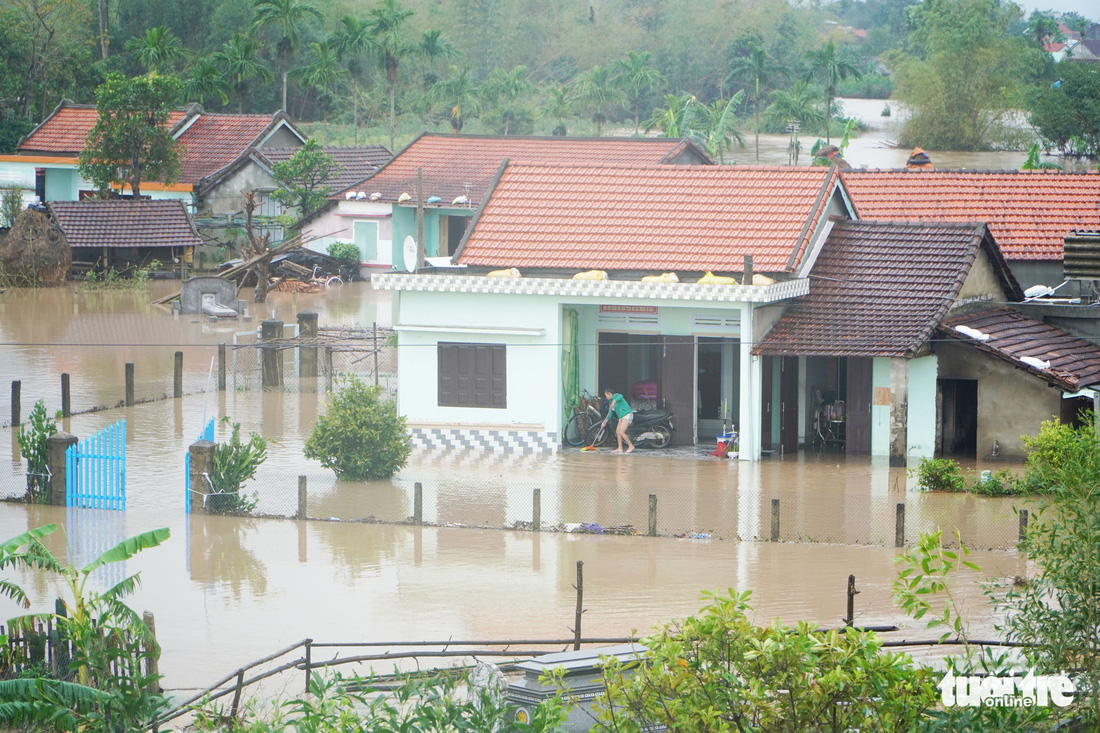 Quảng Nam: Sông Thu Bồn đã làm ngập khu dân cư, sông Vu Gia đang lên nhanh - Ảnh 4.