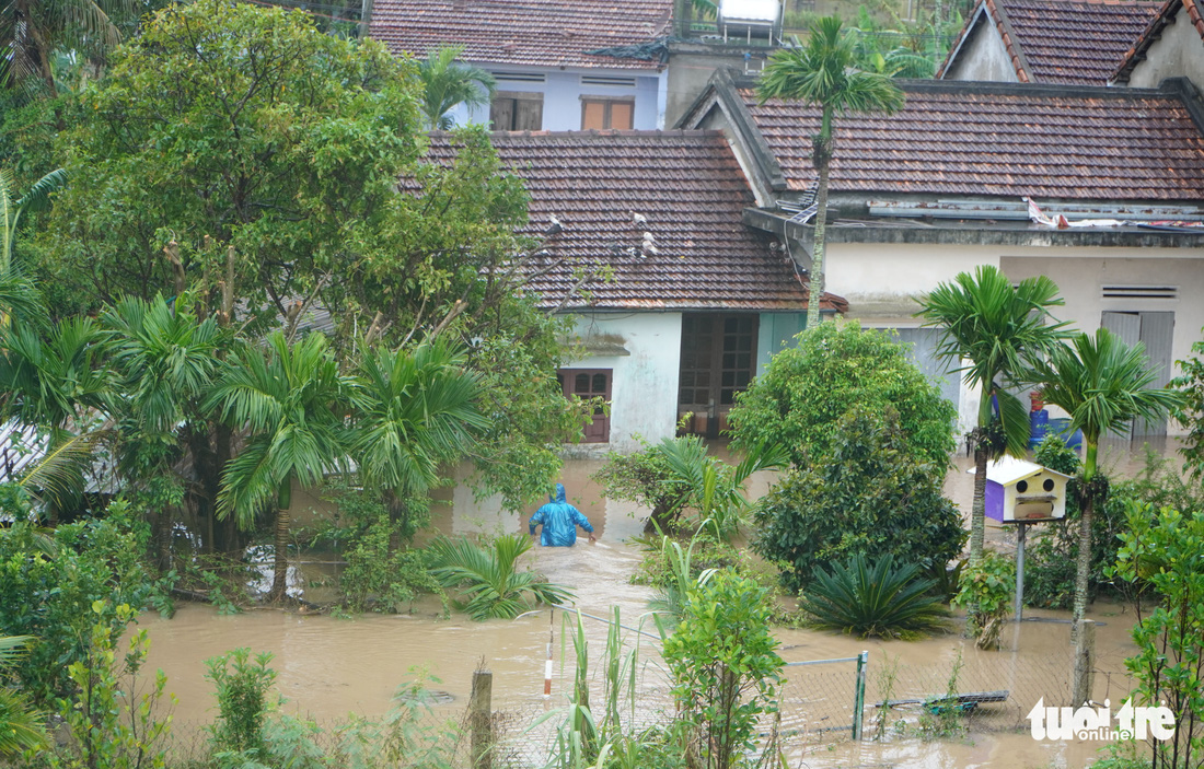 Quảng Nam: Sông Thu Bồn đã làm ngập khu dân cư, sông Vu Gia đang lên nhanh - Ảnh 6.