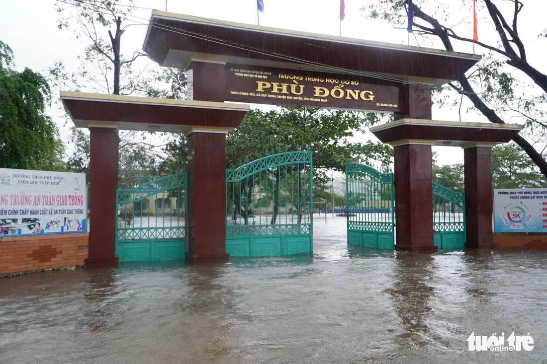 Quảng Nam mưa trắng trời, hai người dân mất tích khi vượt sông - Ảnh 9.