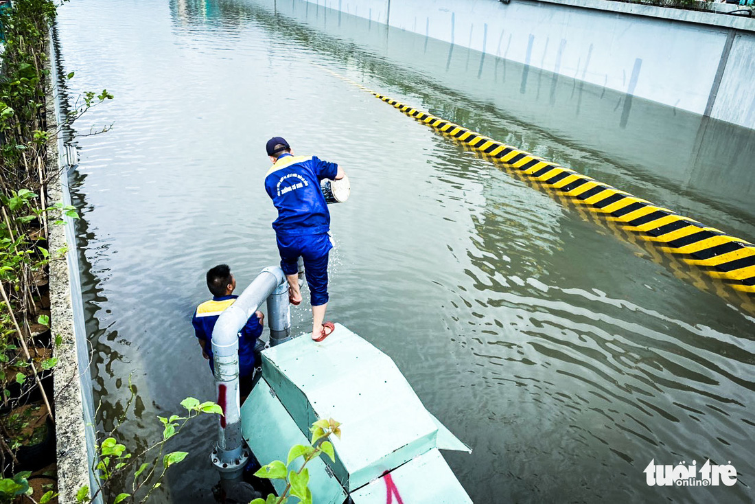 Những hình ảnh Đà Nẵng sau trận mưa lụt chưa từng thấy - Ảnh 6.