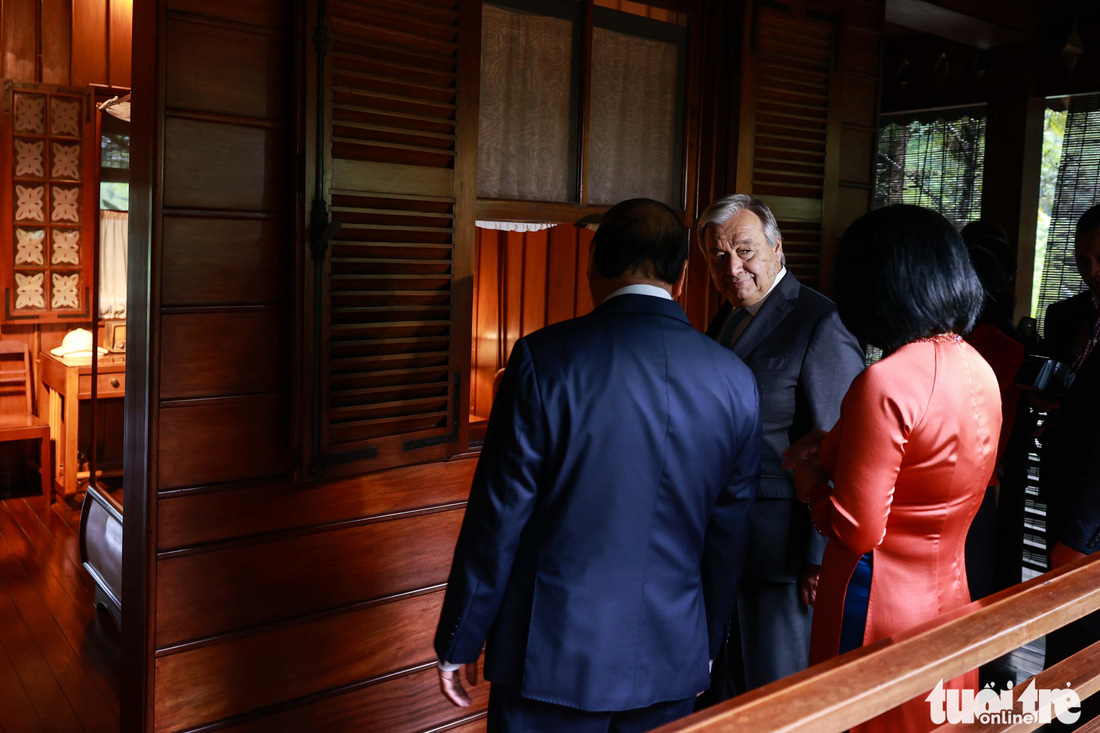 Tổng thư ký Liên Hiệp Quốc Antonio Guterres thăm nhà sàn Bác Hồ - Ảnh 6.