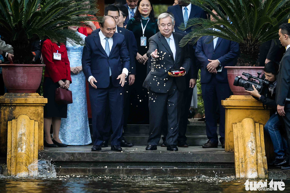 Tổng thư ký Liên Hiệp Quốc Antonio Guterres thăm nhà sàn Bác Hồ - Ảnh 9.
