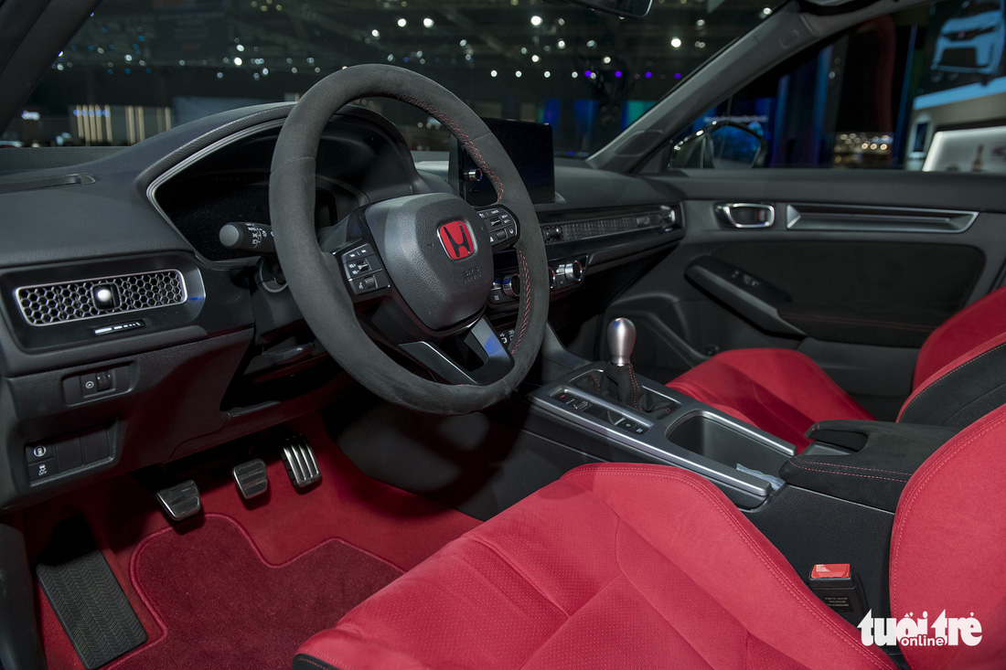 Honda Civic Type R - Xe số sàn nhưng phanh tay điện tử duy nhất tại VMS 2022 - Ảnh 9.