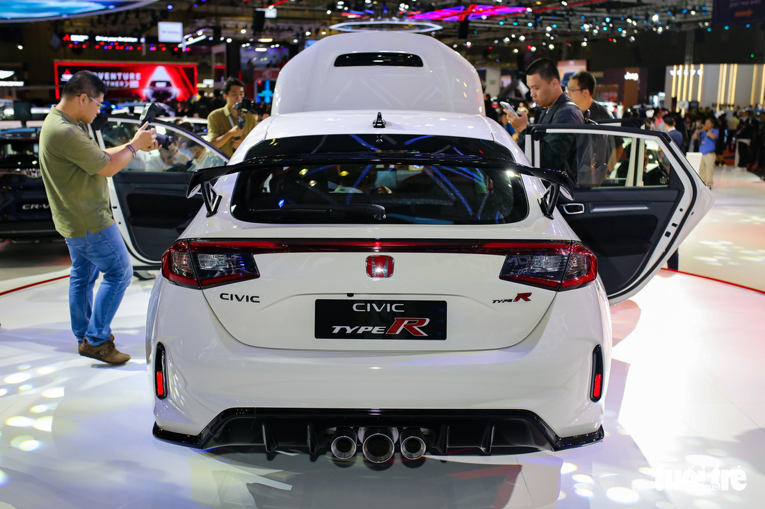 Honda Civic Type R - Xe số sàn nhưng phanh tay điện tử duy nhất tại VMS 2022 - Ảnh 5.