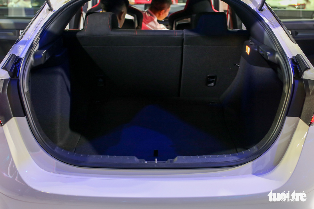 Honda Civic Type R - Xe số sàn nhưng phanh tay điện tử duy nhất tại VMS 2022 - Ảnh 14.