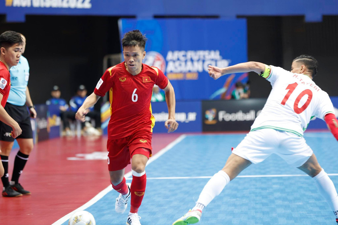 Futsal Việt Nam chia tay Giải vô địch châu Á sau trận thua 1-8 trước Iran - Ảnh 1.