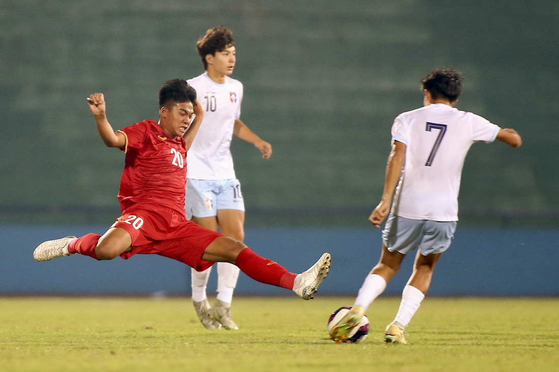 U17 Việt Nam thắng đậm trong ngày ra quân vòng loại U17 châu Á 2023 - Ảnh 2.