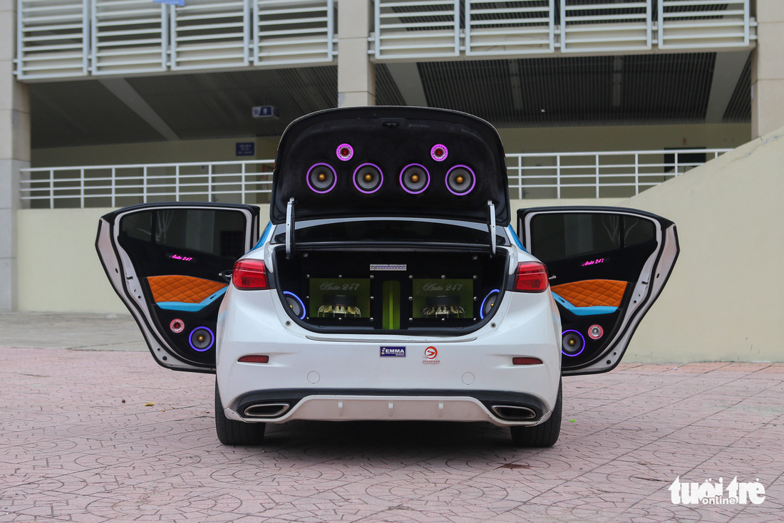 Mazda3 độ dàn âm thanh, ánh sáng hơn 350 triệu đồng của người chơi xe Đà Nẵng - Ảnh 2.