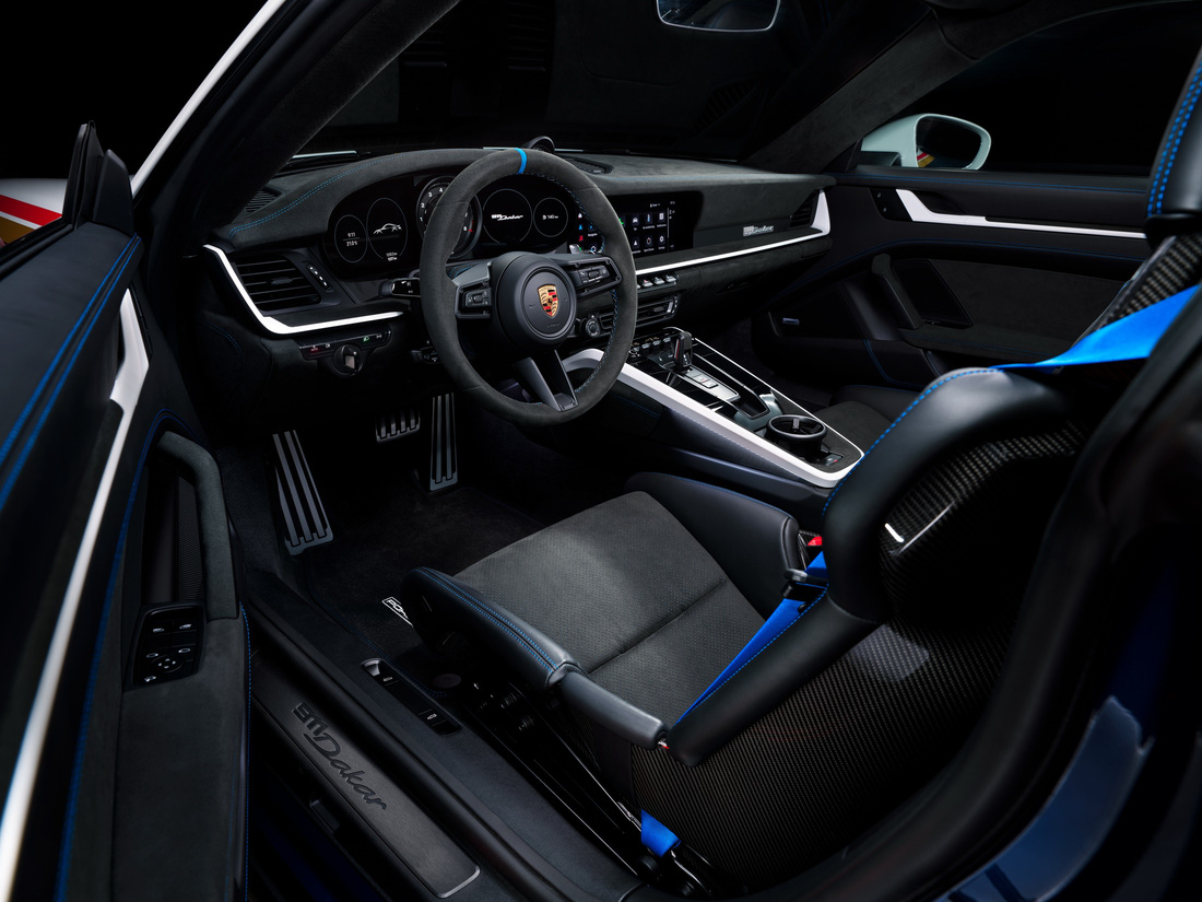 Porsche 911 Dakar ra mắt: Xe sang của nhà giàu thích nghịch cát - Ảnh 15.