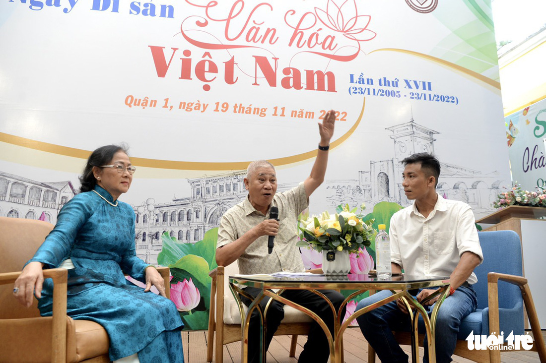 Áo dài, xe cổ diễu hành kỷ niệm Ngày Di sản văn hóa Việt Nam - Ảnh 8.