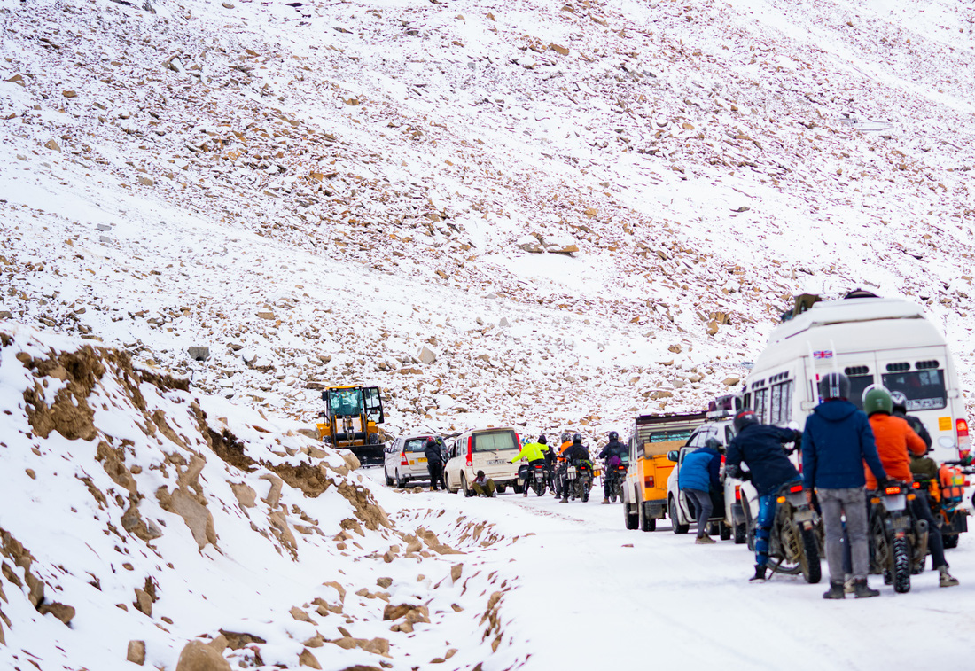 Chạy xe máy dưới núi tuyết tại Ladakh và kỷ niệm lạc đường trong đêm của travel blogger Việt - Ảnh 18.