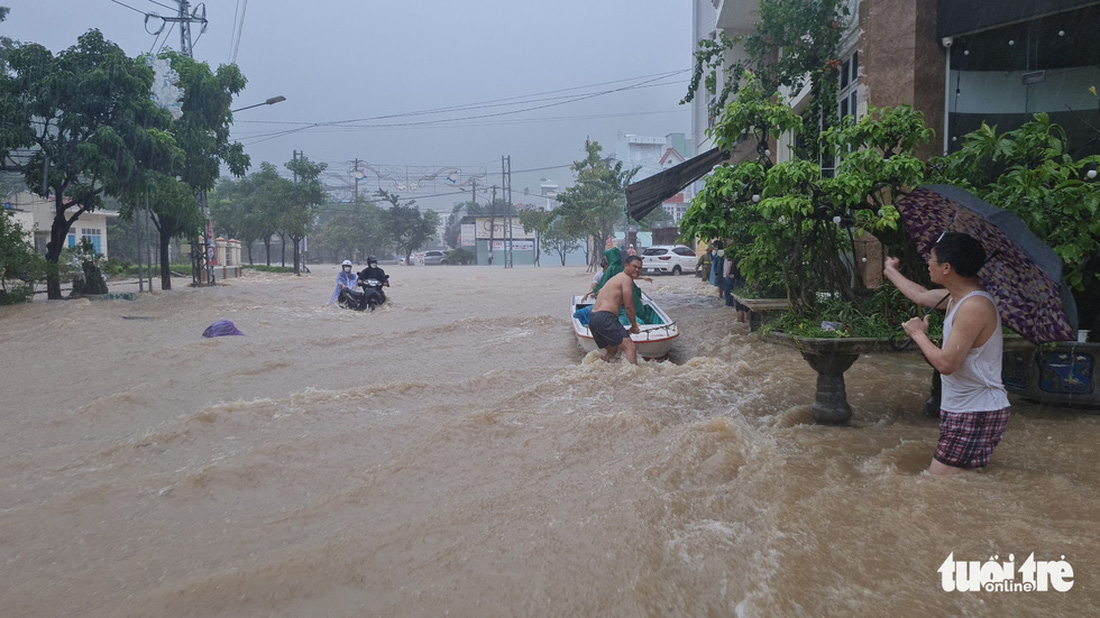 Tin sáng 21-11: Miền Trung và Nam Bộ mưa lớn đầu tuần; Đường dây nóng tố giác cá độ mùa World Cup - Ảnh 1.