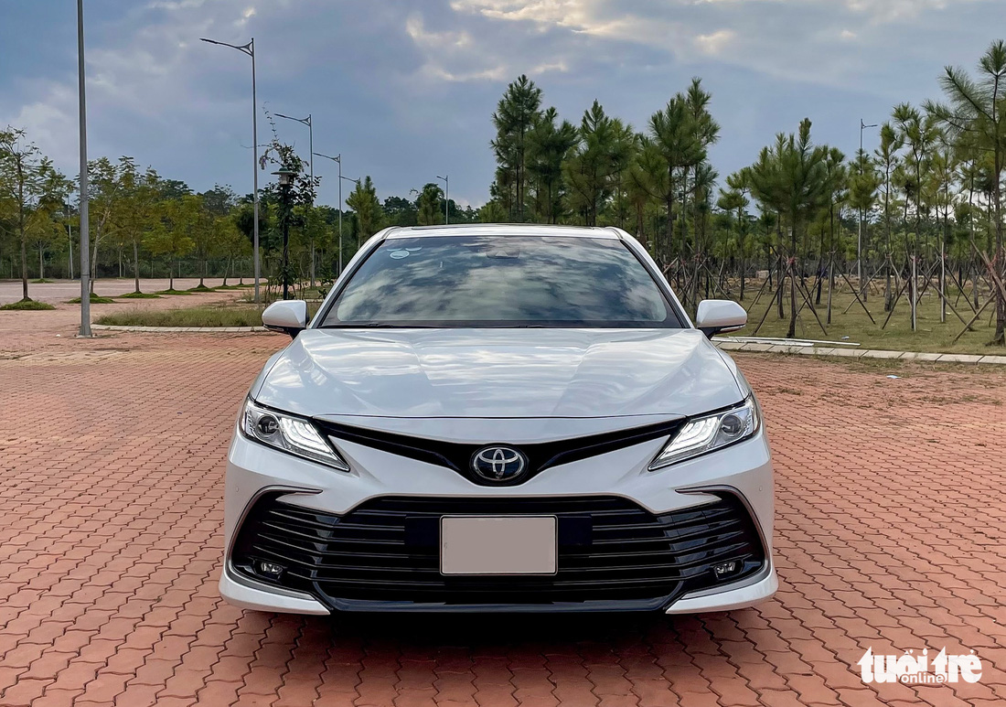 Chủ xe Toyota Camry: Thiết kế đẹp không phô trương, vỏ hơi mỏng, xe đầm chắc - Ảnh 4.