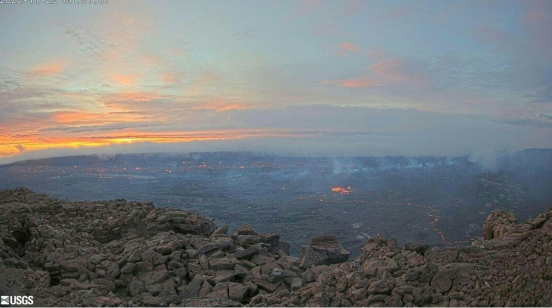 Núi lửa lớn nhất thế giới phun trào sau gần 40 năm - Ảnh 5.