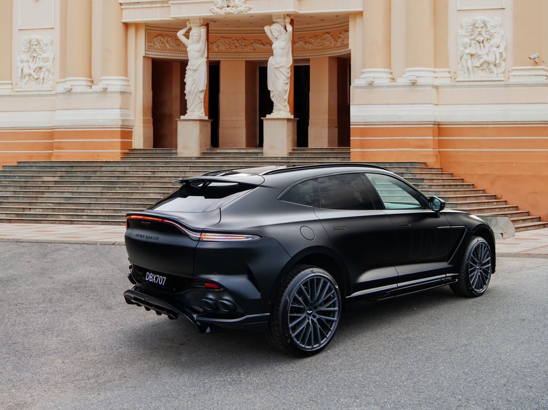 Aston Martin DBX707 giá hơn 21,8 tỉ đồng của ông Đặng Lê Nguyên Vũ về Việt Nam - Ảnh 6.