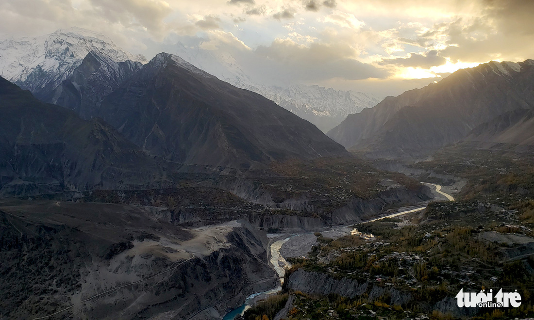 Vượt ‘kỳ quan thứ 8’ đến thung lũng sắc màu ở Pakistan - Ảnh 14.