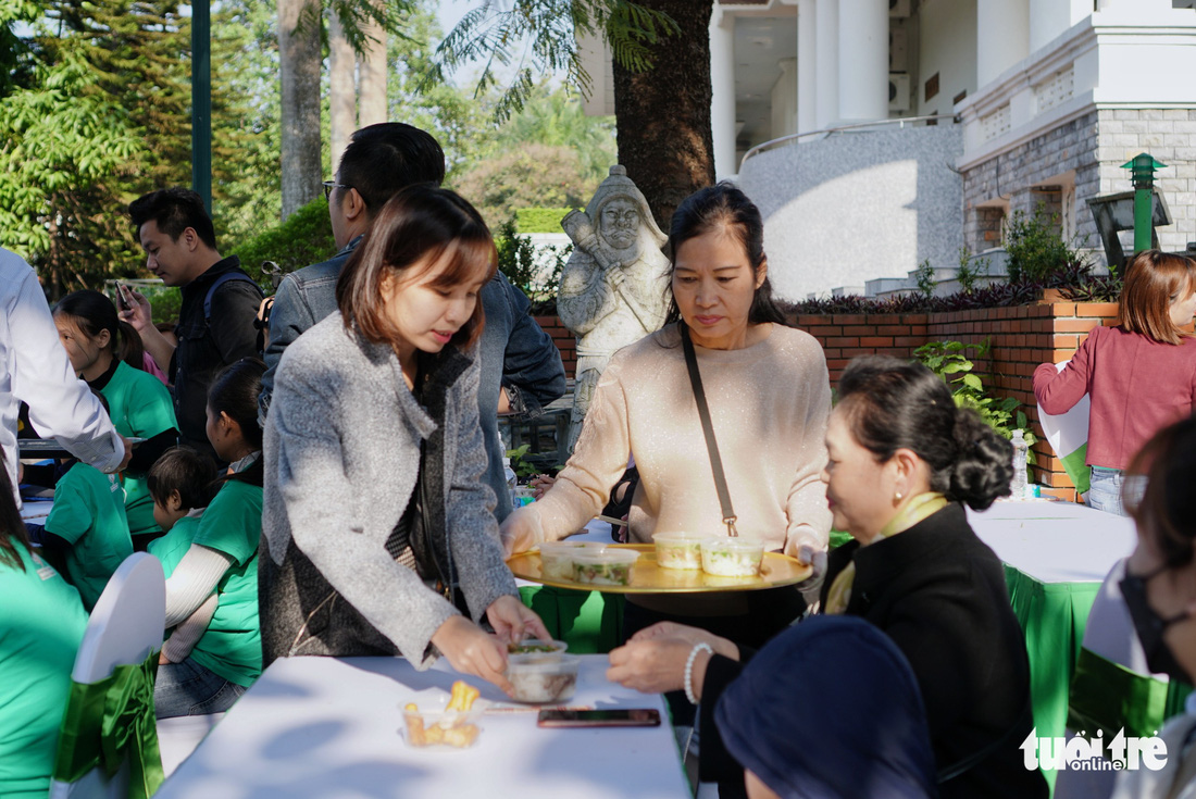 Ngày của phở: Đưa những tô phở yêu thương đến với trẻ em bại não tại Nam Định - Ảnh 9.