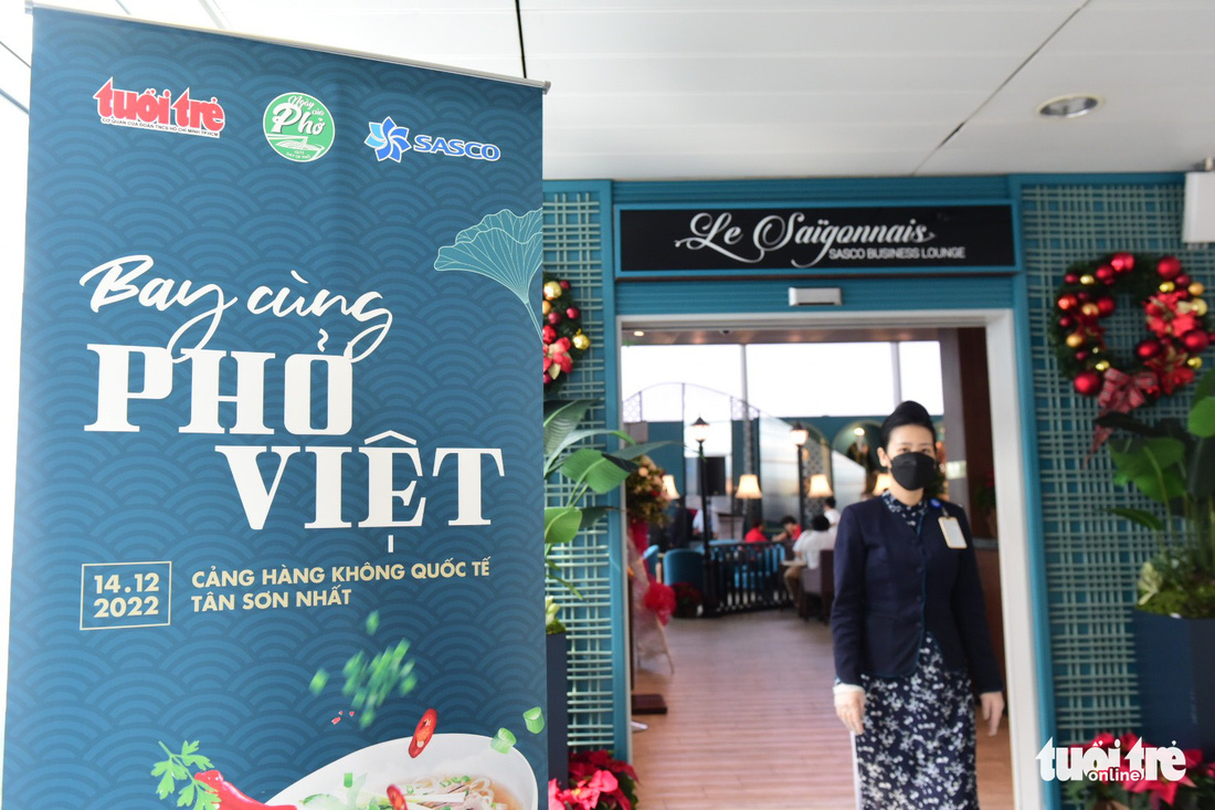 Bay cùng phở Việt: Thưởng thức tinh hoa ẩm thực sân bay - Ảnh 1.
