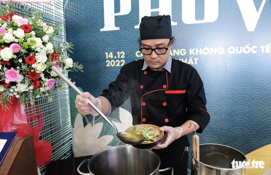 Bay cùng phở Việt: Thưởng thức tinh hoa ẩm thực sân bay - Ảnh 12.