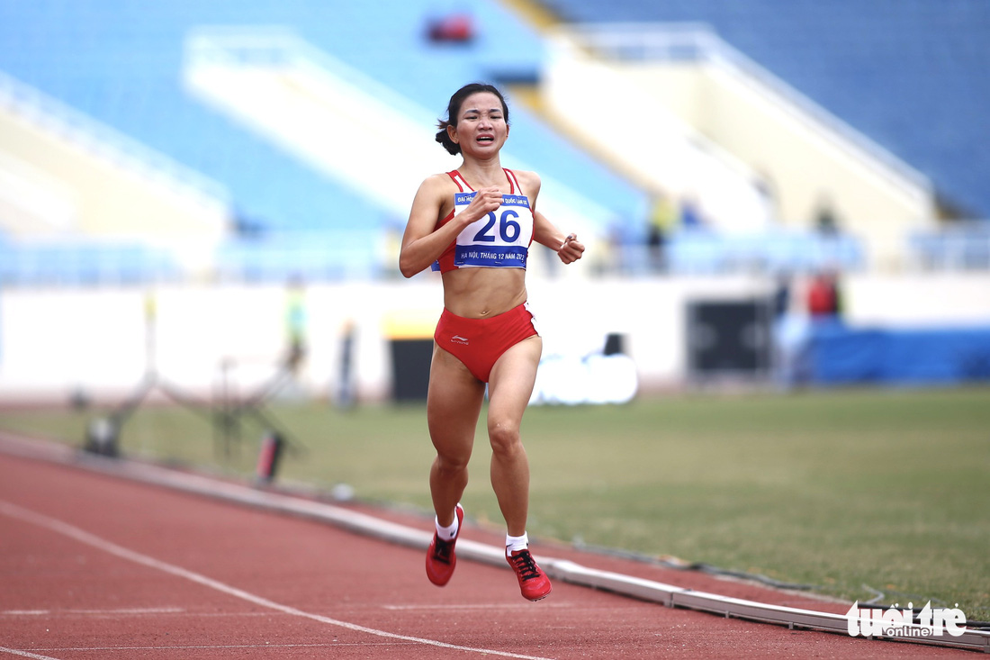 Nguyễn Thị Oanh giành huy chương vàng, xô đổ kỷ lục nội dung chạy 10.000m - Ảnh 4.