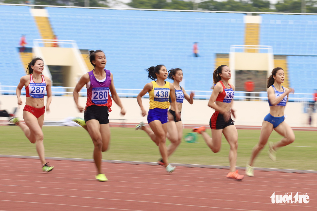 Nguyễn Thị Oanh giành huy chương vàng, xô đổ kỷ lục nội dung chạy 10.000m - Ảnh 10.